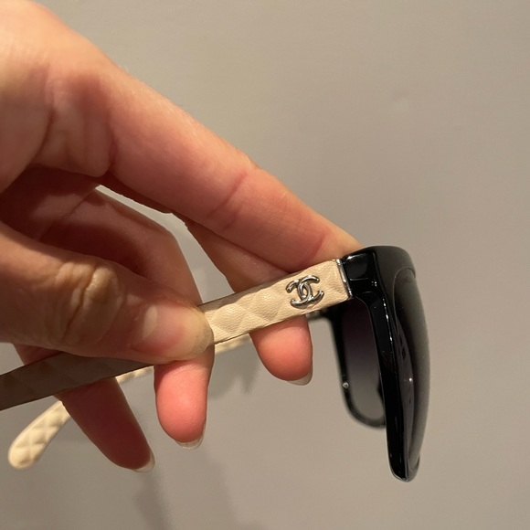 Chanel quilted leather frame sunglasses - Picture 3 of 6